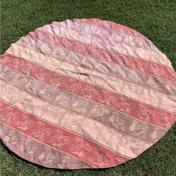 Round Multicolor Patterned Table cloths - Picture 1 of 7